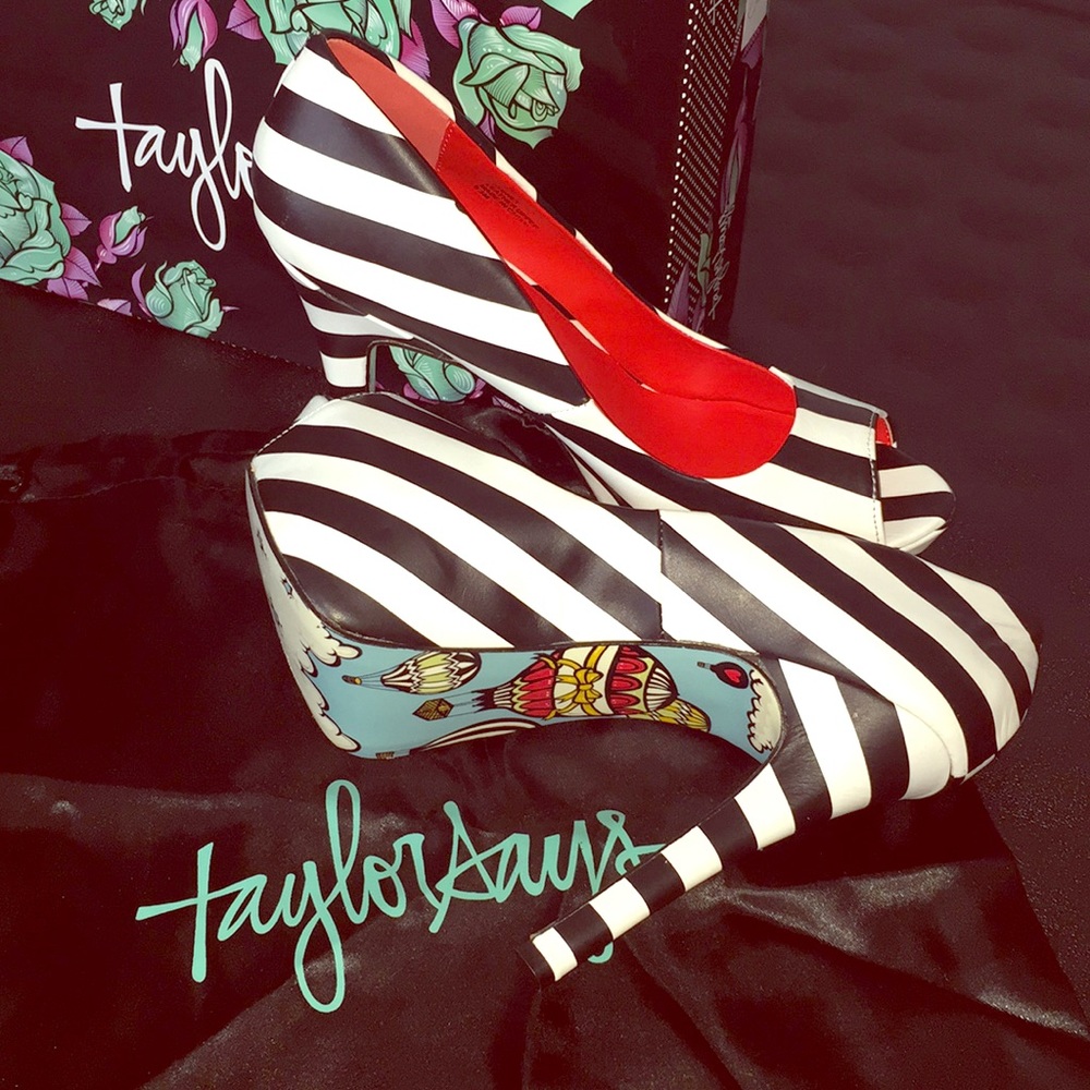 Taylor Says✨ - Sydney Black & White Striped Heels